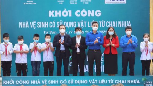 Thành phố Từ Sơn: Khởi công công trình nhà vệ sinh có sử dụng vật liệu từ chai nhựa