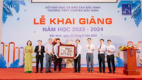 CLB Đầu tư & Khởi nghiệp tỉnh Bắc Ninh dự Lễ khai giảng năm học mới 2023 - 2024 Trường THPT Chuyên Bắc Ninh và Trường THPT Phố Mới