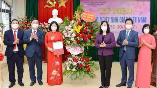 Bí thư Tỉnh uỷ Đào Hồng Lan thăm, chúc mừng ngày Nhà giáo Việt Nam 20-11