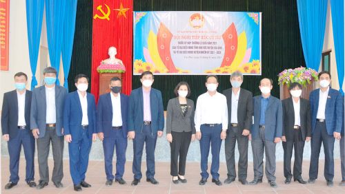 Chủ tịch UBND tỉnh Nguyễn Hương Giang tiếp xúc cử tri xã Cao Đức