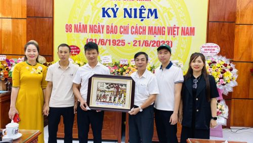CLB Đầu tư & Khởi nghiệp tỉnh chúc mừng ngày báo chí cách mạng Việt Nam